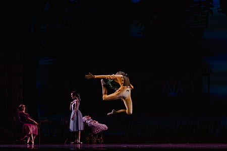 people dance on stage thumbnail