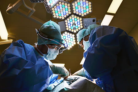 group doctors in an ongoing operation thumbnail