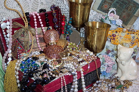 accessory lot on jewelry box thumbnail