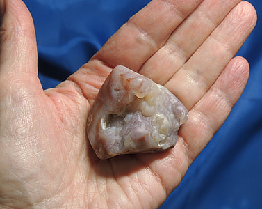 Chalcedony, Microcrystalline Quartz thumbnail