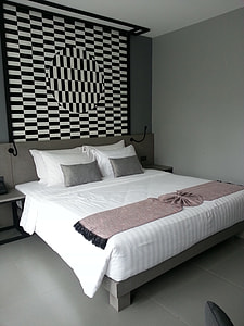 white bed comforter set thumbnail