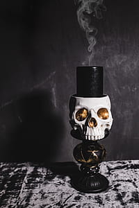 Halloween Skulls Decorations thumbnail