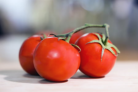 closeup photography of cherry tomatoes thumbnail