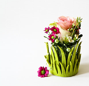 pink rose and pink chrysanthemums centerpiece thumbnail