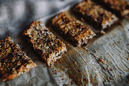 A Healthy Granola & Peanut Snack Bar thumbnail