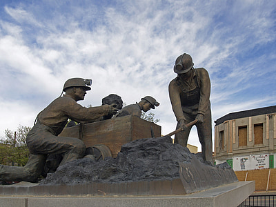 four men mining monument thumbnail