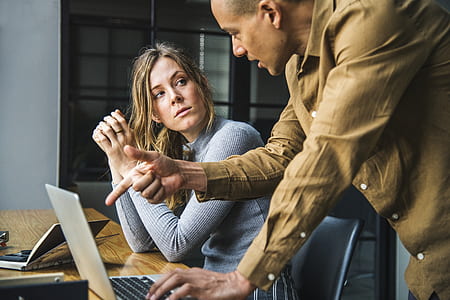 woman talking to man infront of laptop thumbnail