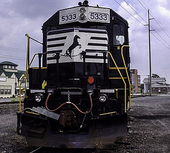 Train on tracks parked in Dover, Delaware thumbnail