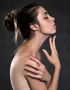 naked woman making face thumbnail