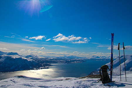 mountain ranges covered in snow thumbnail