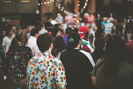 shallow focus photography of group of people thumbnail