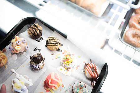 tray of glazed munchkins thumbnail