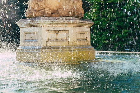 Water drops in a fountain thumbnail