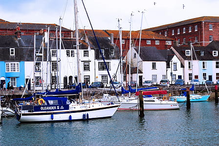 photography of powerboats near buildings thumbnail