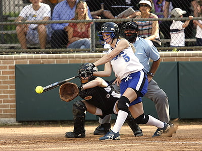 woman batting ball thumbnail