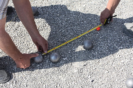 three gray balls thumbnail