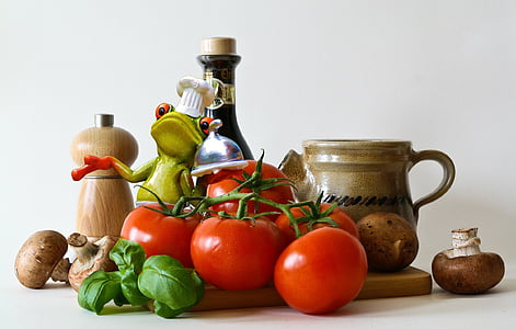 red tomatoes and condiment containers thumbnail