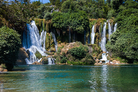 shallow focus of waterfalls thumbnail