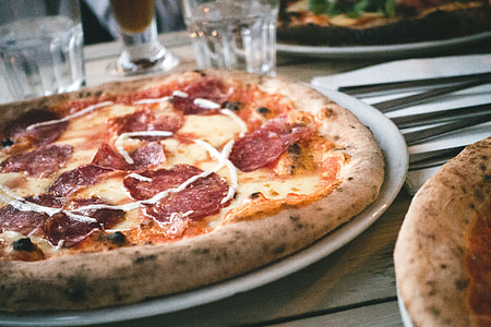 Italian pizza salami thumbnail
