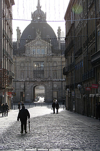 New style city centre in Rennes, France thumbnail