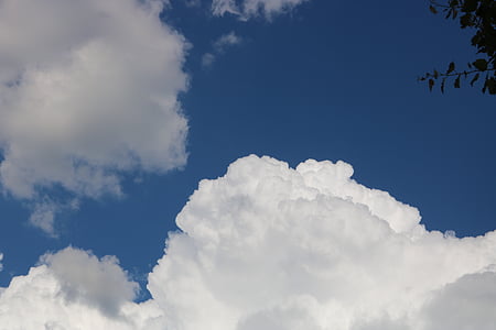white cloud formation thumbnail