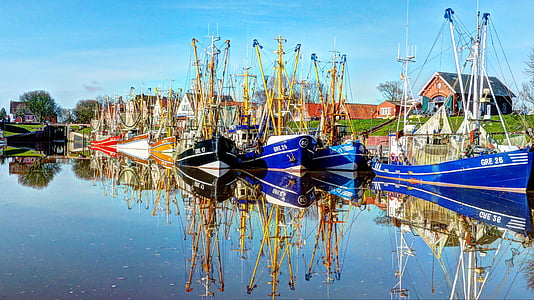 four assorted-color boats thumbnail