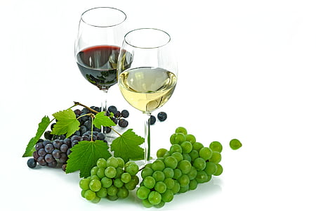 purple and green grapes with wine glasses thumbnail