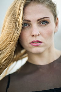 portrait photography of woman thumbnail