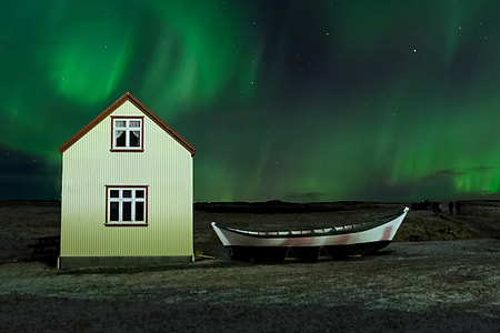 House and Northern Lights stars in Iceland thumbnail