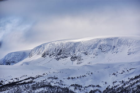 mountain covered with snow thumbnail