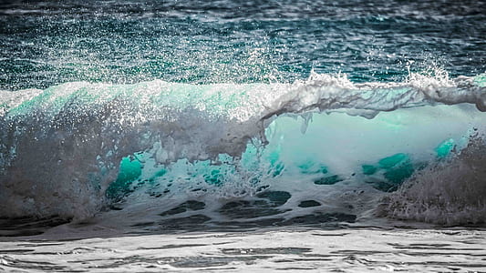 ocean waves on shore thumbnail