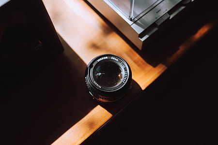 black camera zoom lens on table thumbnail