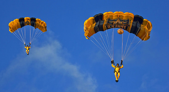 black and yellow paraglide thumbnail