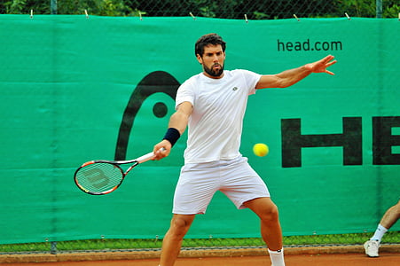 person playing tennis thumbnail