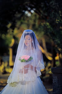 bride holding flower biuquet thumbnail