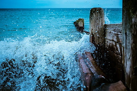 sea wave hits mountain thumbnail