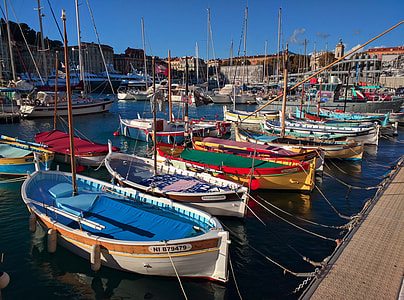 photo of docked boats near docks thumbnail