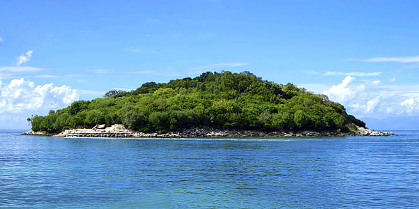 island surrounded by ocean thumbnail