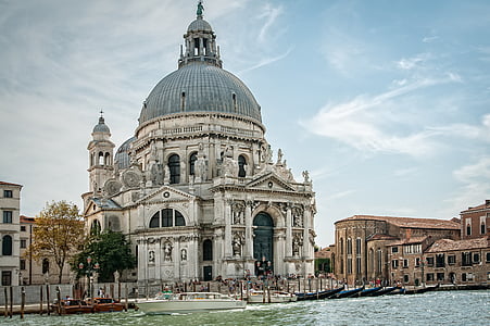shallow focus photography of white and gray cathedral thumbnail