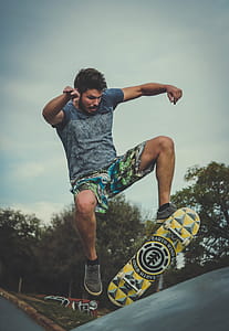 Man Playing Skateboard thumbnail
