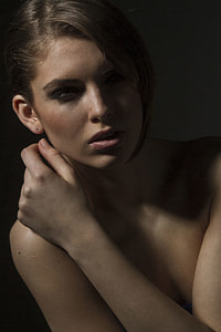 topless woman thumbnail