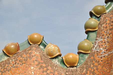 brown brick wall with green curve edge thumbnail