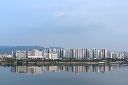 landscape photo of city thumbnail