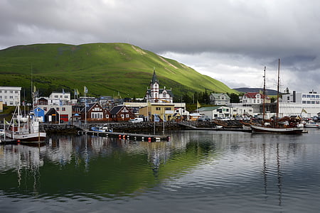 body of water near houses thumbnail