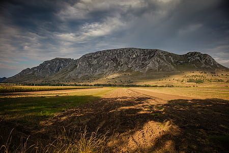 brown and gray mountain range thumbnail