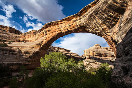 photo of arch-shape rock formation thumbnail