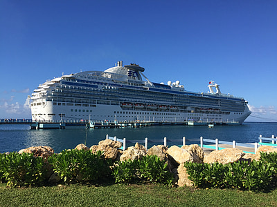 white cruise ship thumbnail