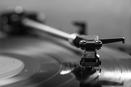 shallow focus of turntable thumbnail
