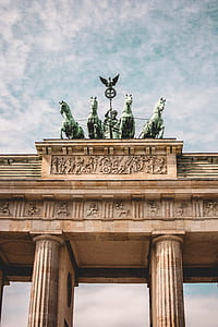 horses statue thumbnail