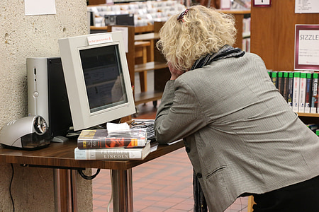 woman using desktop thumbnail